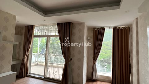 វិឡាភ្លោះសំរាបលក់ក្នុងបុរី Orkide ផ្លូវ២០០៤