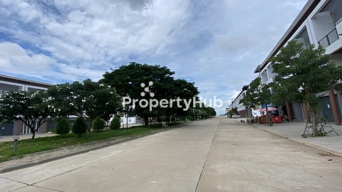 Shophouse លេីផ្លូវភ្លោះធំ​ សម្រា​ប់លក់ បុរីមនោរម្យ​ ព្រែកតាទែន​ ជាប់ផ្លូវជាតិលេខ៥​