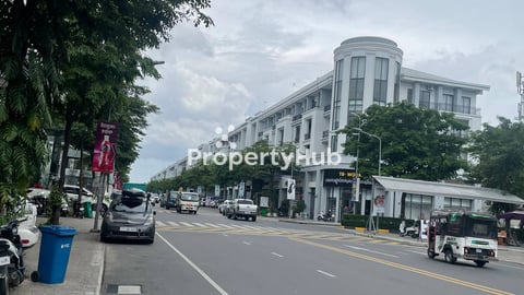 Modern Shophouse for Rent in the Prestigious Chip Mong 271