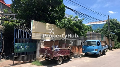 ដីកែងលក់បែរមុខទៅខាងជើងធ្វើជាបន្ទប់ជួល រឺ ឃ្លាំង ដីខ្ពស់ មិនលិចទឹក អាចរកស៊ីបានតំល