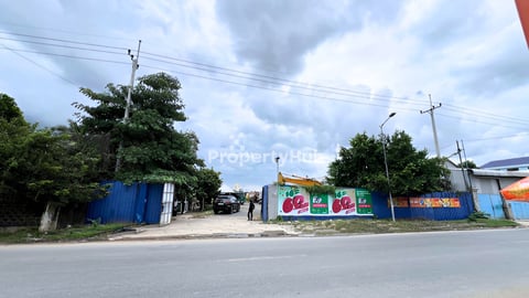 ដីលក់នៅលើផ្លូវវត្តចំពុះក្អែកជាប់មាត់ទន្លេ