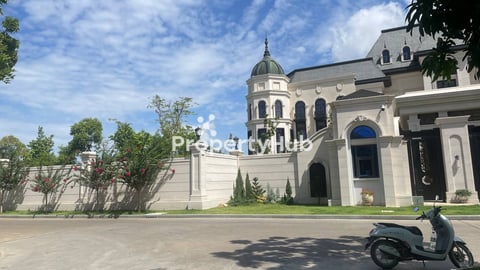 Exquisite Queen Villa for Sale in Chip Mong Land Mark 271