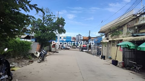 ផ្ទះល្វែងលក់បន្ទាន់ នៅកណ្តាលក្រុងព្រះសីហនុ