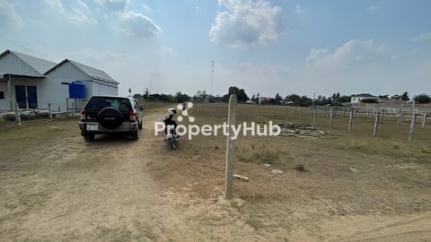 ដីលក់បន្ទាន់ 5*20=100m2 តម្លៃ7500$ ខាងជើងភ្នំប្រសិត