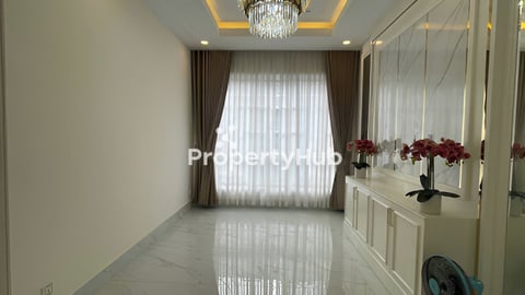 🏠វីឡាព្រីនសម្រាប់ជួលនៅក្នុងបុរីប៉េងហួត  ដឹស្តាមេរ៉ាហ្គាដិន​ 50m​