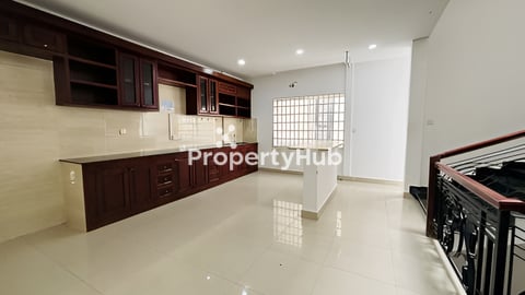 ផ្ទះអាជីវកម្មសម្រាប់ជួល/ Shophouse for Rent