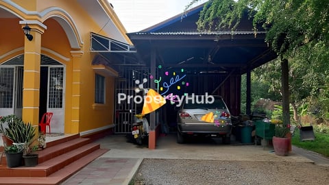 ដីនឹងផ្ទះសម្រាប់លក់នៅលើផ្លូវកែង.