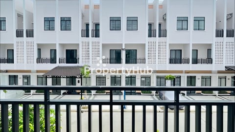 វីឡាកូនកាត់នៅជិតផ្សារព្រែកឯង