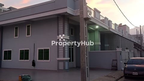 ដំបូលផ្ទះជួលដាក់អង់តែនទូរស័ព្ទ