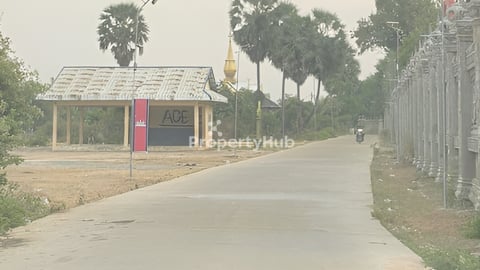 ដីនៅក្បែរក្រុងរណប បឹងតាមោក នៅជាប់មាត់បឹងអូកុង