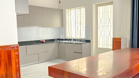 វីឡាភ្លោះលក់បន្ទាន់ខ្លាំងបុរីវ៉ារីណាក្រាំងធ្នង់