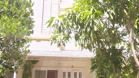 វីឡាភ្លោះ ក្នុងបុរីជីកម៉ុងសែនសុខ