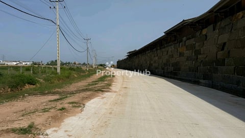 ដីកែងលក់នៅក្រោយវត្តក្រាំងធ្នង់