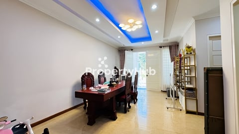 វីឡាទោលលក់បន្ទាន់ខ្លាំង