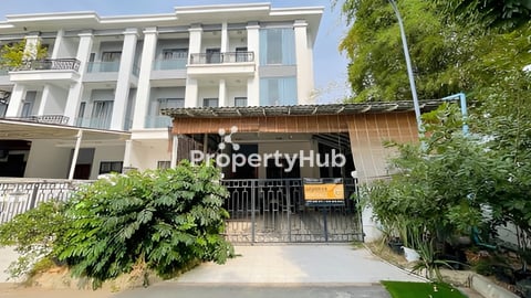 🏘 វីឡាកូនកាត់ (LB) ក្នុង​បុរី Villa Town  ត្រូវការលក់បន្ទាន់