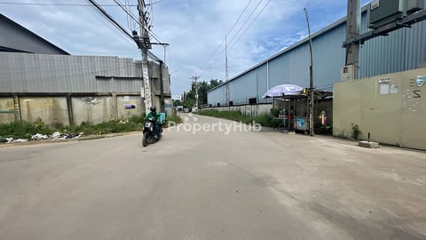 ដីនិងឃ្លាំងលក់បន្ទាន់