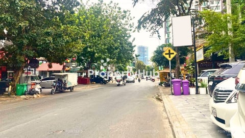 ដីលក់នៅលើផ្លូវព្រះត្រសក់ផ្អែម