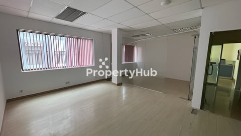 ការិយាល័យជួលនៅជិតផ្សារថ្មី ទំហំ110​ម៉ែត្រការ៉េ Office Space for rent at On main 