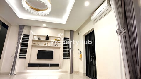 វីឡាភ្លោះA​លក់​បន្ទាន់​ នៅក្នុងបុរីប៉េងហួតបឹងស្នោរ ( ផ្តល់ជូនសម្ភារ:ជាប់ជញ្ជាំង​