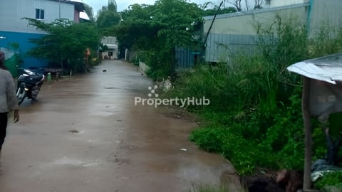 ដីលក់: 10.3m x 27m ជាប់ផ្លូវបេតុង (ក្រុងអរិយក្សត្រ)