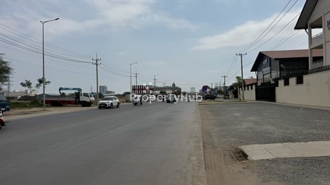 ដីលក់នៅជិតផ្សារឡានជាប់ផ្លូវ3