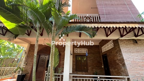 ផ្ទះលក់​ កណ្ដាល​ក្រុង​សៀមរាប​ ម្តុំអាងក្រពេី​ ជិត​ផ្សារ​ចាស់​​ ប្លង់​រឹង​