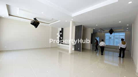 ផ្ទះ២ល្វែងទំលាយចូលគ្នាក្នុងបូរីវីឡាទួលសង្កែ លក់តំលៃ 168,000$ (កាត់ប្លង់រឹងជូន)