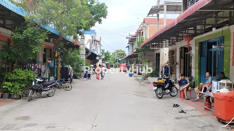 ផ្ទះលក់ (Free សម្ភារៈ និង កាត់ប្លង់រឹង)