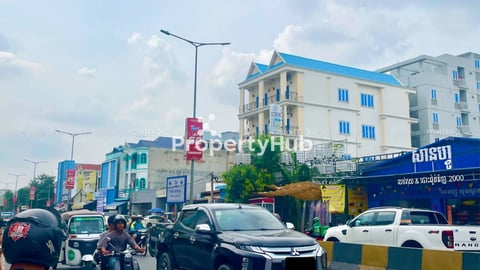 ផ្ទះលក់នៅលើផ្លូវ271 ជិតមន្ទីពេទ្យរុស្សុី