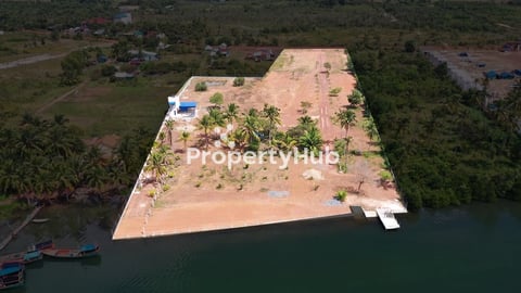 ដីលក់នៅជាប់មាត់សមុទ្រ