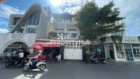 Attractive Shophouse for Rent on Street 155