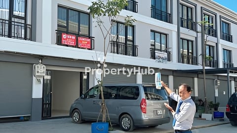 ផ្ទះ​អាជីវកម្ម​ ឡៃឡុង​ បង់​រំលស់​800$