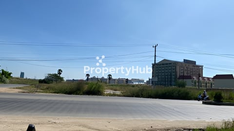 ដីលក់ទីតាំងល្អជាប់ផ្លូូវធំ៥០ម ជិត៥ហត