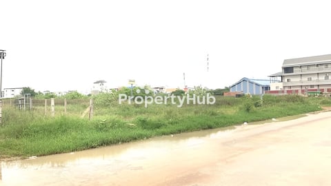 ដីជិតផ្សារឈូកវ៉ា២ លក់បន្ទាន់ សំរោងក្រោម​ ពោធិ៍សែនជ័យ​ ភ្នំពេញ​