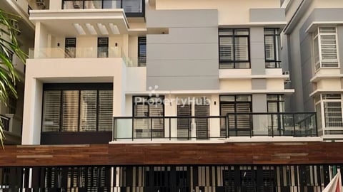 🏘ផ្ទះវីឡា (Villa) នៅក្នុងបុរី គ្រីស្តាល់លើផ្លូវទ្រុងមាន់ ត្រូវការលក់បន្ទាន់ខ្លា