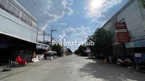 ផ្ទះ​ទល់មុខ​ផ្សារ​ឈូក​វ៉ា​1​ លក់​បន្ទាន់