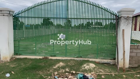 ជាប់ផ្លូវជាតិ