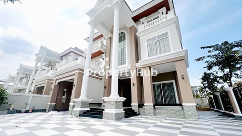 Queen Villa Corner for Rent in Borey Penghouth Boeung Snor
