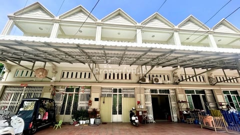 💥ផ្ទះល្វែង លក់បន្ទាន់ខ្លាំង! តម្លៃក្រោមទីផ្សារខ្លាំង ម្តុំទួលសង្កែ (Code: F-000