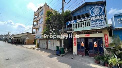 ទីតាំងល្អ, ជាប់​​ ផ្លូវធំ​ QMI មុខព្រលានយន្តហោះ ភ្នំពេញ ផ្ទះអាជីវកម្