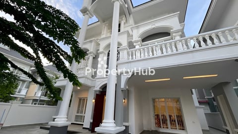 វីឡាឃ្វីនកែងសម្រាប់លក់ នៅបុរីភ្នំពេញថ្មីអេលីតផាក2 សង្កាត់ក្រាំងធ្នង់ ខណ្ឌសែនសុខ