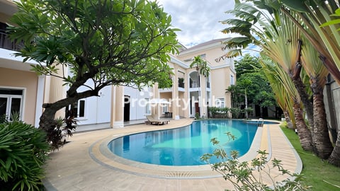 Urgent sell Office building