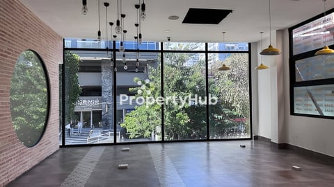 Shop for rent at BKK1 (The road is crowded with people)