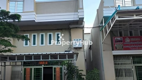 ផ្ទះលក់ក្នុងបុរីរំចេក