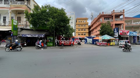 ដីទិសហុងស៊ុយរកសុីបាន ជាប់ផ្លូវធំ ជាប់ផ្សារ សាលារៀនលក់បន្ទាន់