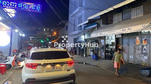 ផ្ទះអាជីវកម្មជាប់ផ្សារដេប៉ូ