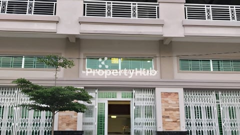 ផ្ទះលក់បន្ទាន់ក្រោមទីផ្សារ 4.2 m× 14m