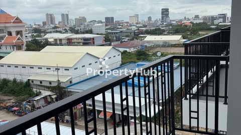 1BR Condo Corner for sale at Crown Tower 