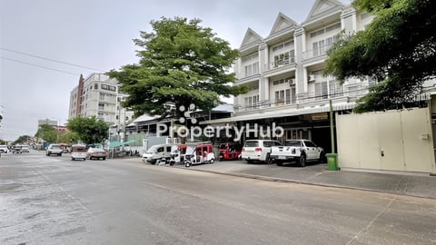 🏘 ផ្ទះអាជីវកម្ម នៅជិតស្ថានីយ៍ទូរទស្សន៍បាយ័ន ត្រូវការលក់បន្ទាន់ខ្លាំង (កូដ៖	A05-