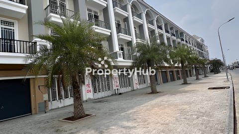 ផ្ទះអាជីវកម្មលើផ្លូវ៥០ម៉ែតលក់